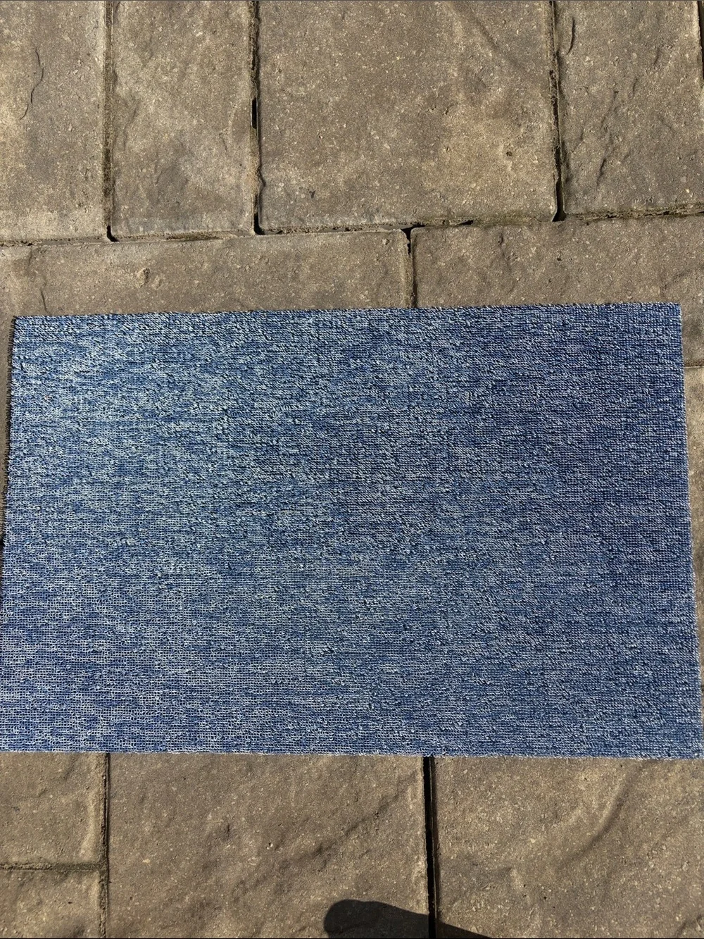 Chilewich Heathered Shag Floor Bath Shower Door Mat in Cornflower Blue